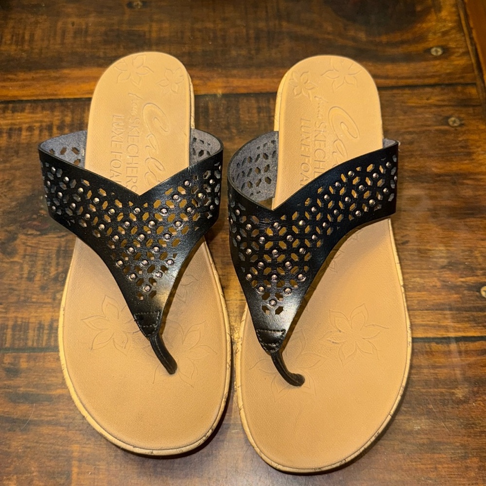 Sketchers Cali Luxe Foam Wedge Sandals Size 7